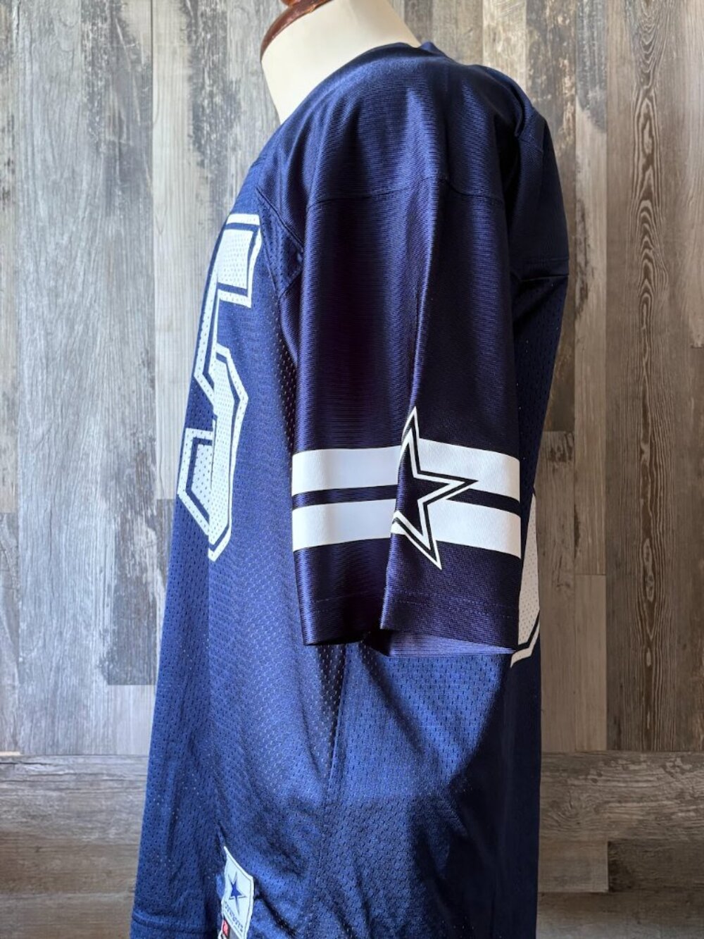 NFL Dallas Cowboys linebacker Leighton Vander Esch Jersey #55 - Picture 5 of 6